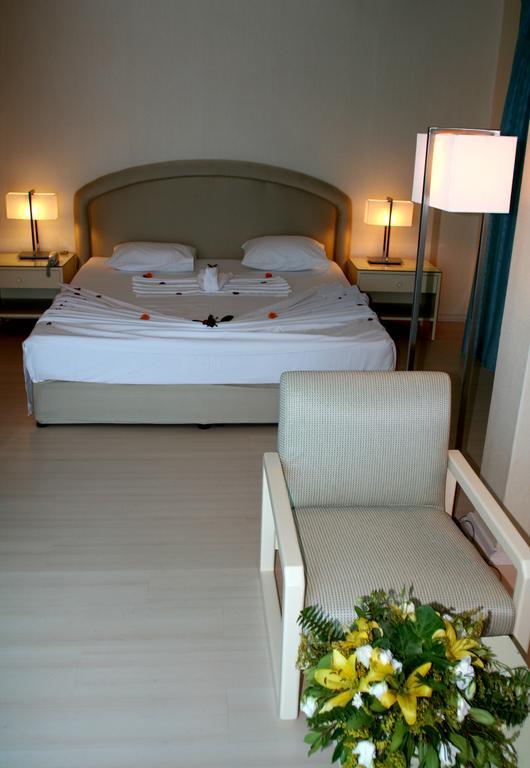 Kismet Otel Kusadasi Exterior photo